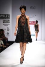 Model walks the ramp for Mynah_s Reynu Tandon at Wills Lifestyle India Fashion Week Autumn Winter 2012 Day 5 on 19th Feb 2012 (60).JPG